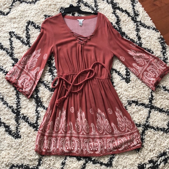 Forever 21 Dresses & Skirts - Flare sleeve dress